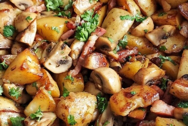 Poêlée de champignons et pommes de terre à l’ail et au persil